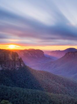 Sun setting over the Grose Valley in the Blue Mountains National Park