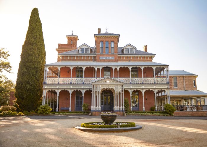 The front exterior of Duntryleague Golf Club in Orange, NSW