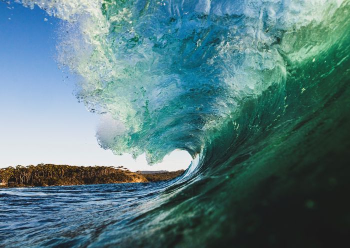 Waves breaking off Bawley Point in Jervis Bay and Shoalhaven on the South Coast