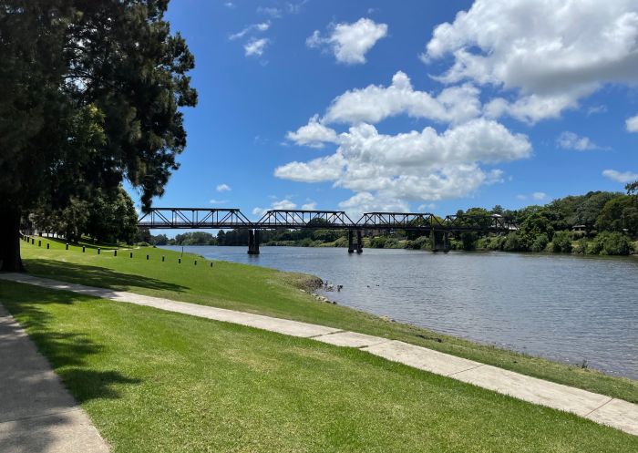 Looking towards the Kempsey Traffic Bridge from Riverside Park