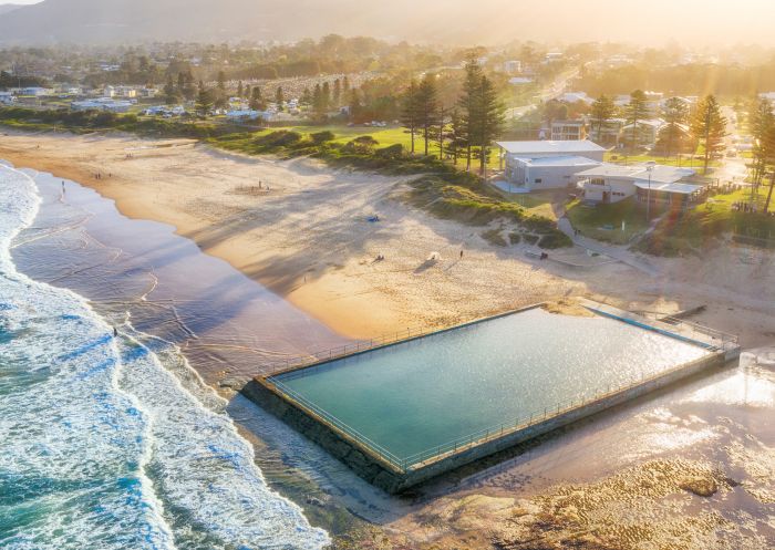 Sun setting over Bulli Rockpool, Bulli