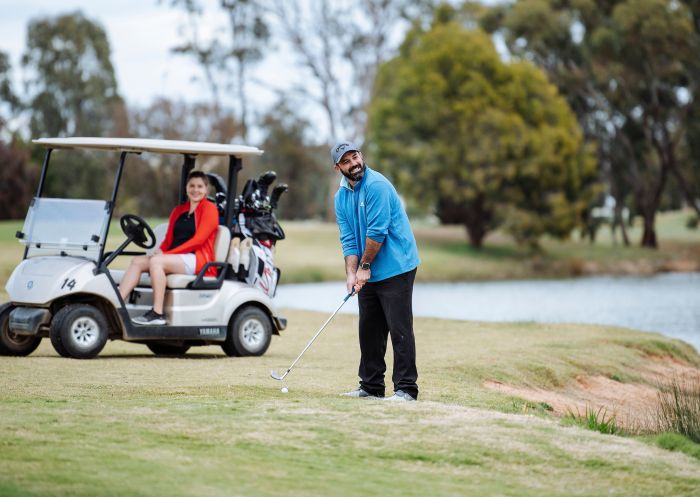 Couple enjoying Rich River Golf Club, Moama