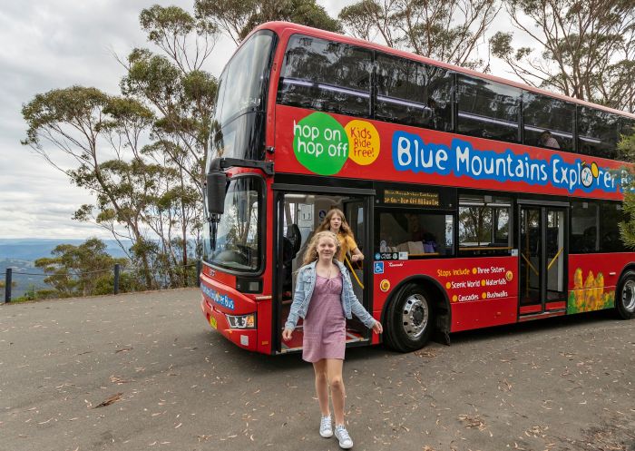 Family enjoys day out on the Blue Mountains Explorer Bus, Katoomba