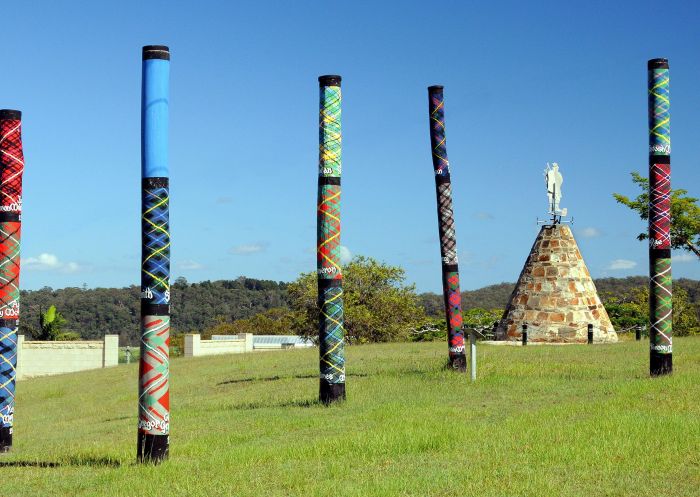 Scottish Cairn and Tartan Poles Maclean, Maclean