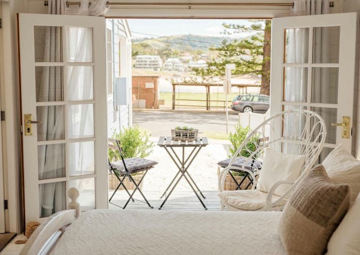  En-suite bedroom Driftwood Beach House, Kiama, South Coast - Credit: Oscar Colman