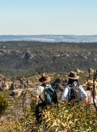 Group on a Wolgan Valley Eco Tour, Wolgan Valley