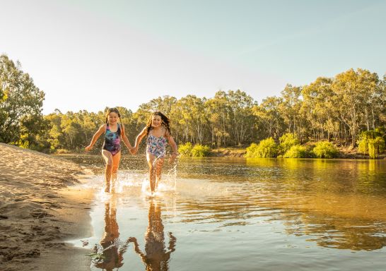 Riverside, Wagga Beach in Wagga Wagga, Country NSW