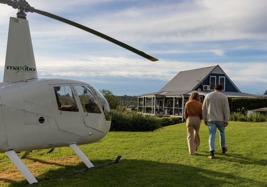 Couple enjoy helicopter flight to the Hunter Valley Helicopter, Pokolbin